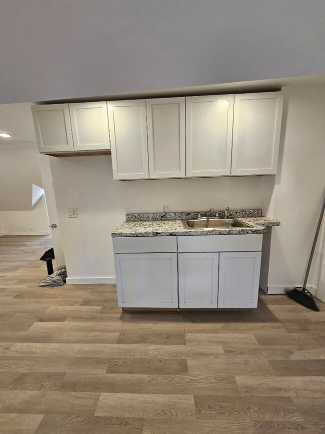 Primary Photo - 210 Baldwin St