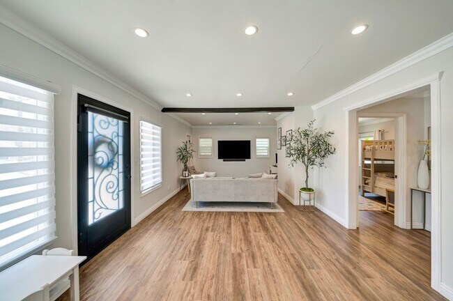 Building Photo - 7847 Apperson St