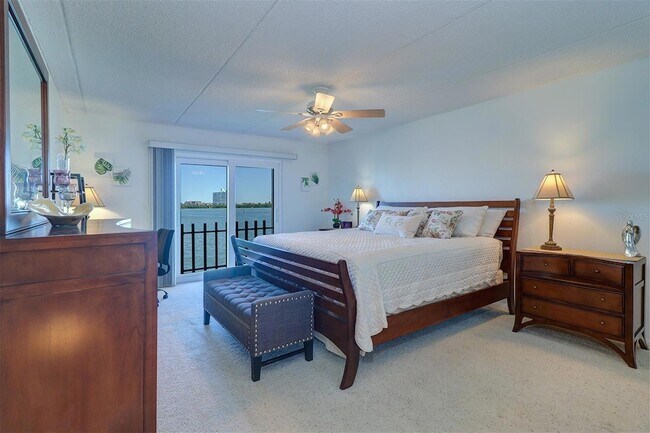Building Photo - 868 Bayway Blvd