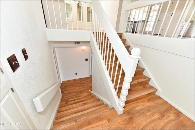 Building Photo - 5852 Mira Serena Dr