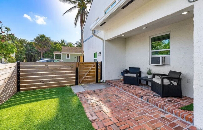 Building Photo - 4603 N Ocean Blvd