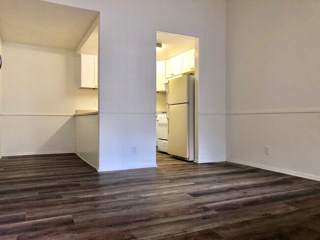 Building Photo - West Ventura Apartment