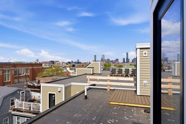 Building Photo - 213 Tudor St