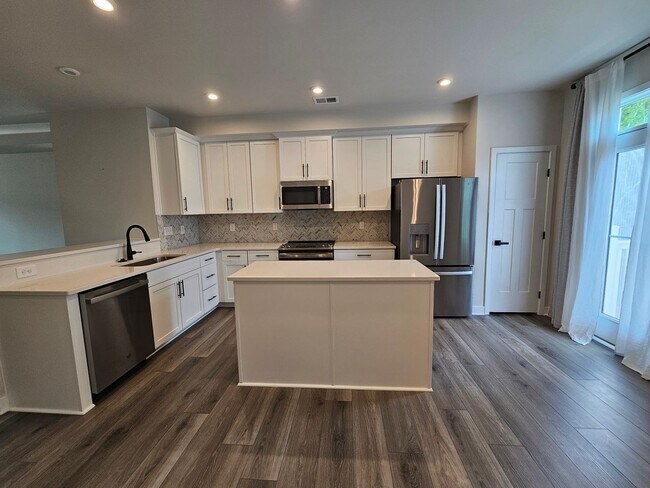 Building Photo - 3 bedroom 3.5 Bath - Long Term Rental in Myrtle Beach, SC