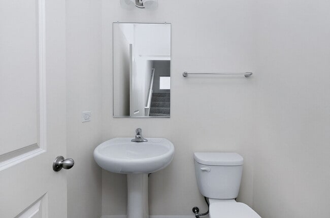 Building Photo - 1276 Lakepointe Dr