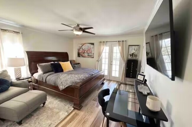 Building Photo - 2210 Christian St