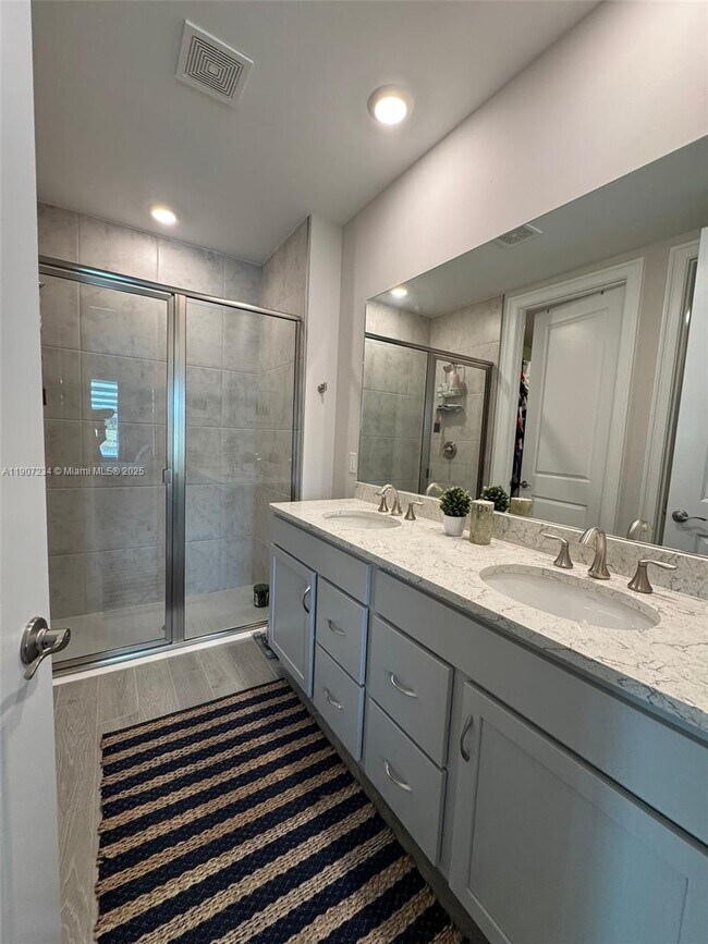 Building Photo - 44448 Palm Frond Dr