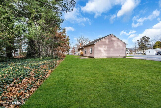 Building Photo - 918 Charles Dr