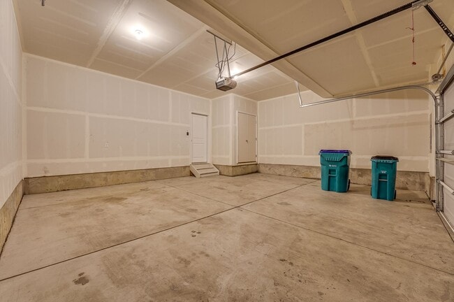 Building Photo - 3 bed, 2.5 bath Townhome in Mosaic Neighborhood