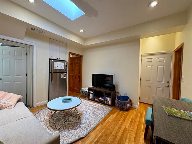 Building Photo - 1801 Beacon St