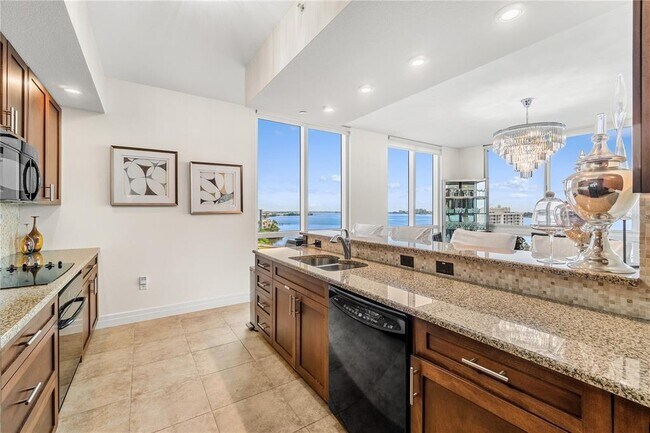 Building Photo - 331 Cleveland St