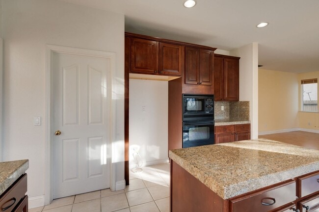 Building Photo - 9538 Fox Wind Ct