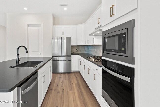 Building Photo - 120 Elm Br Rd