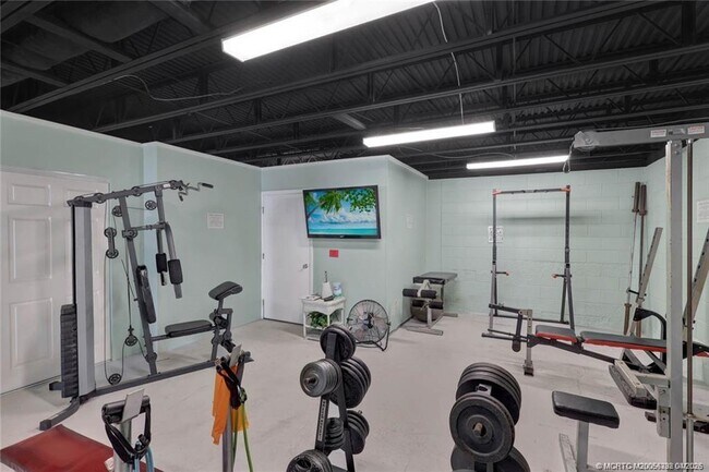 Building Photo - 10851 S Ocean Dr