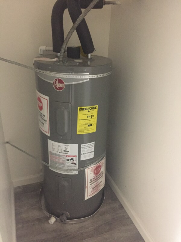 Building Photo - 620 Queen Ave SE