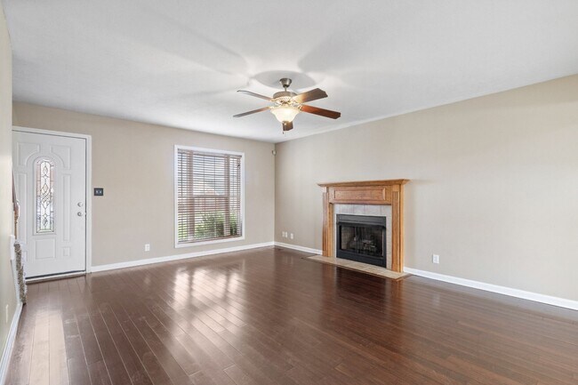 Building Photo - 1566 Autumn Dr
