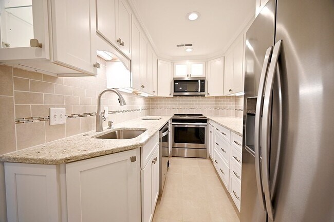 Building Photo - 358-358 Main St