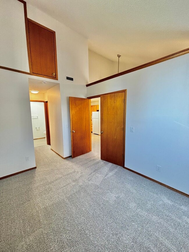 Building Photo - Stylish & Updated 1-Bedroom Loft Retreat i...