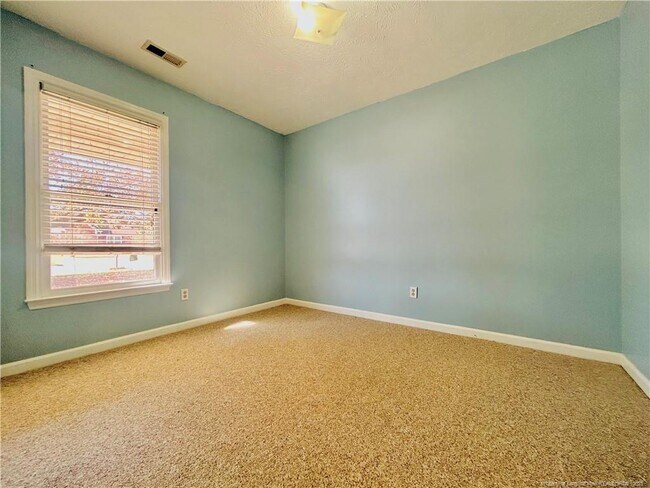 Building Photo - 205 Sparrow Dr