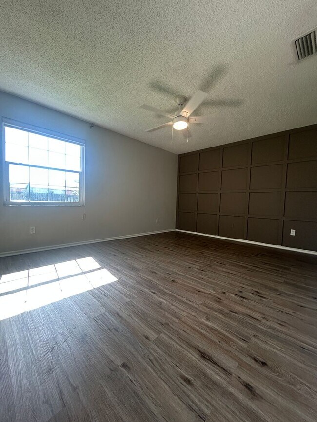 Building Photo - 615 7 Gables Cir SE
