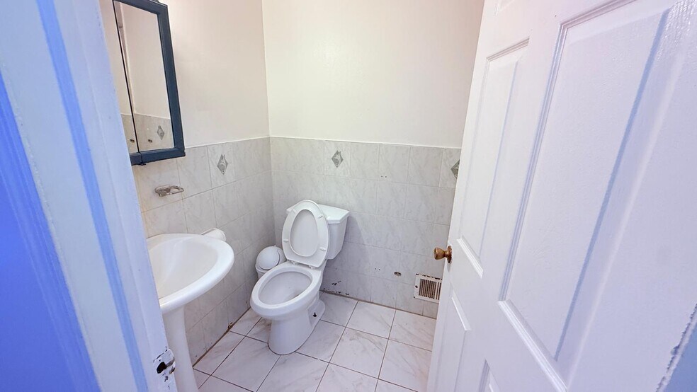 Building Photo - 710 Ocean Ave