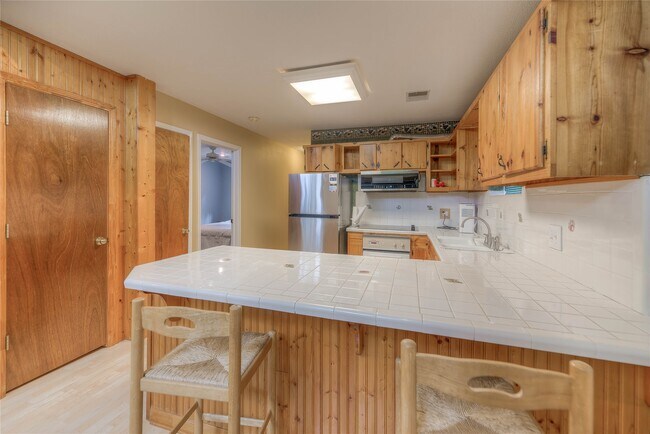 Building Photo - 144 Little John Dr