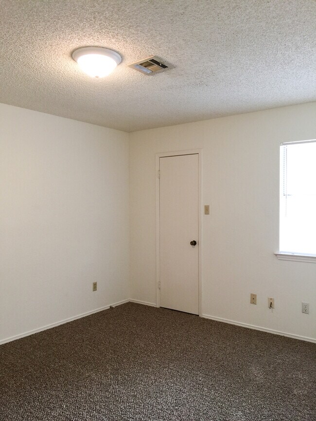 Building Photo - Duplex