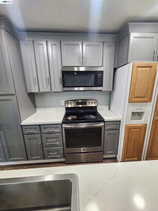 Building Photo - 4985 N Holt Ave