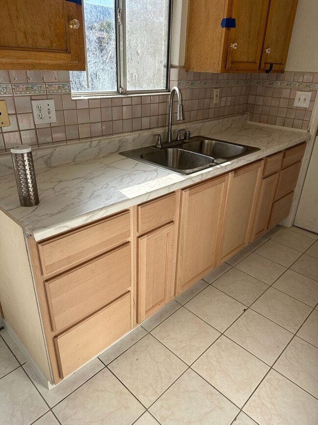 Building Photo - 3 bedroom house close to Lorena Falasco and soccer park