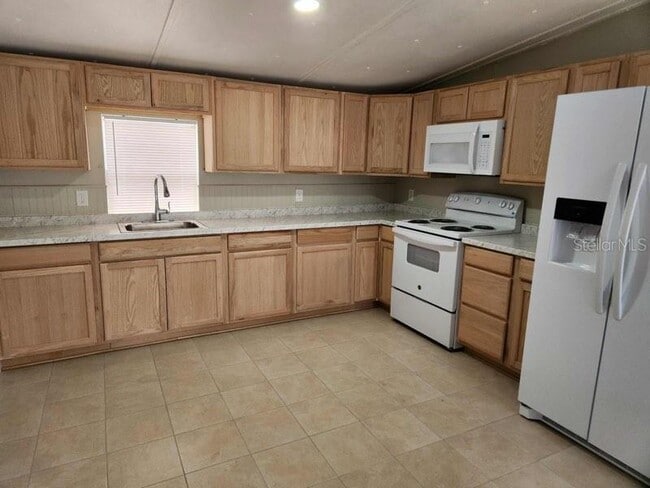 Building Photo - 12111 Anderson Dr