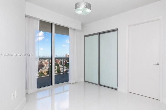 Building Photo - 17201 Collins Ave