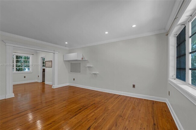 Building Photo - 1605 Lenox Ave.