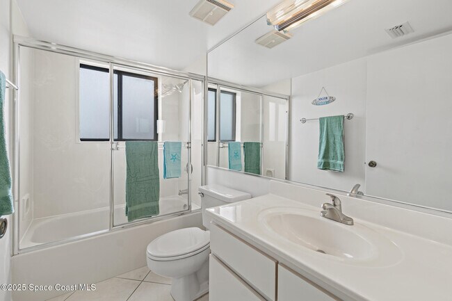 Building Photo - 6770 Ridgewood Ave