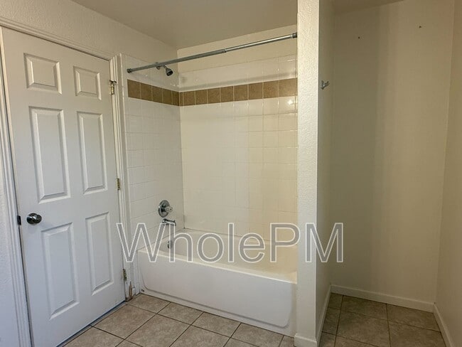 Building Photo - 3240 W 55th Pl