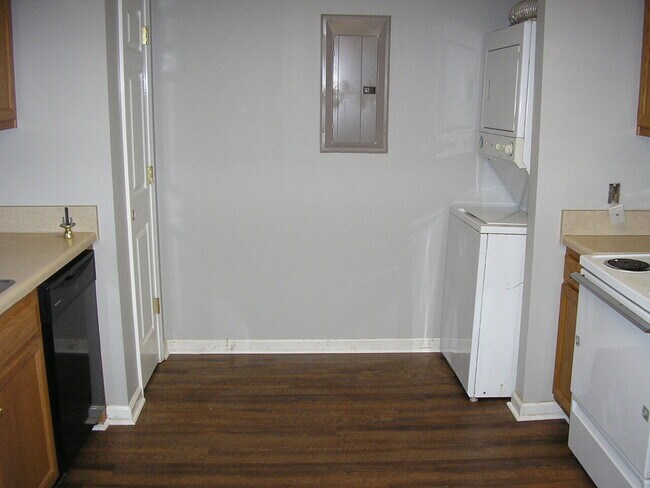 Building Photo - 4490 Woodstone Drive