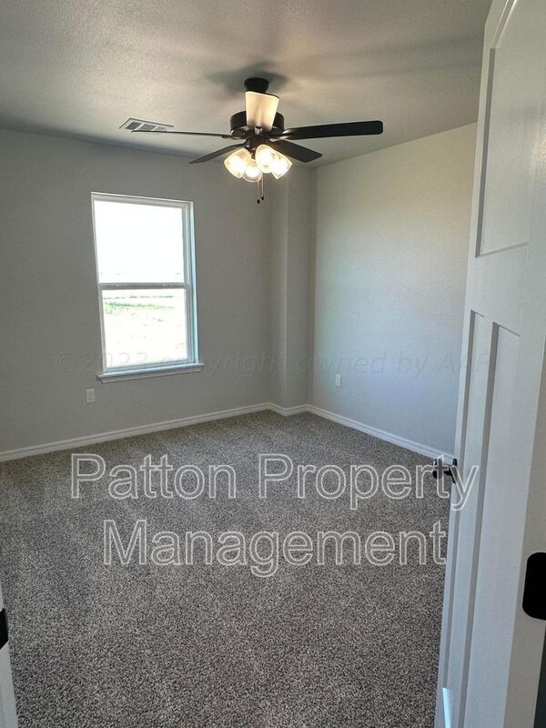 Building Photo - 14100 Daisy-
