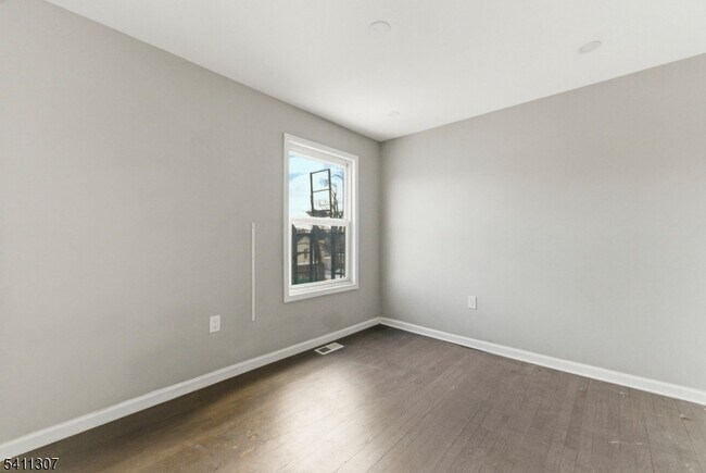 Building Photo - 467 Summer Ave