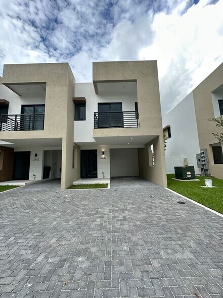 Building Photo - 5481 W Oak Wy