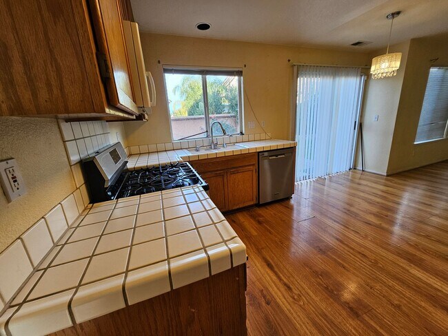 Building Photo - Spacious, well maintained Antioch home