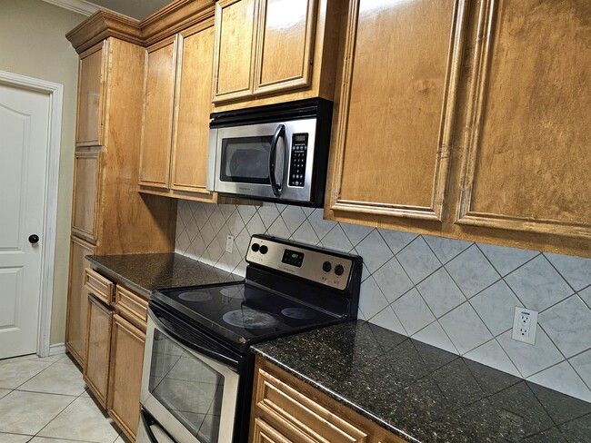 Building Photo - 6214 Manresa Dr