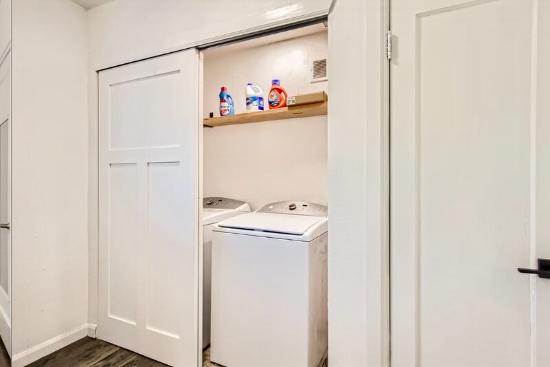 Building Photo - 1296 Vaughn St