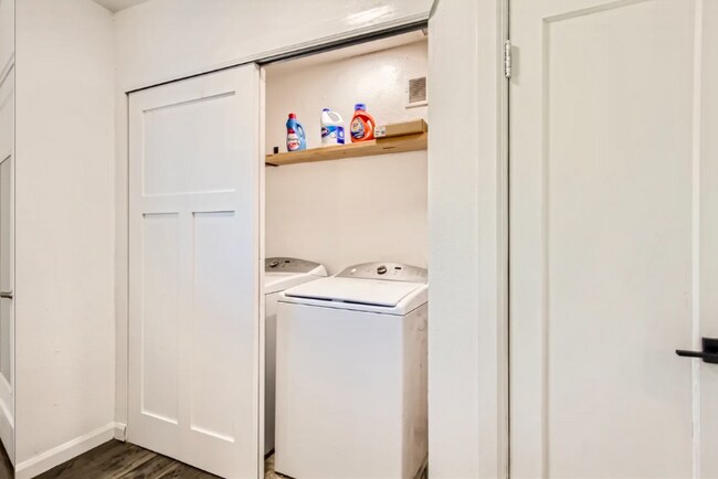 Building Photo - 1296 Vaughn St