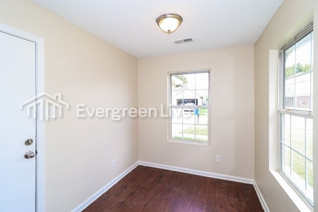 Building Photo - 4855 Royal Run Dr