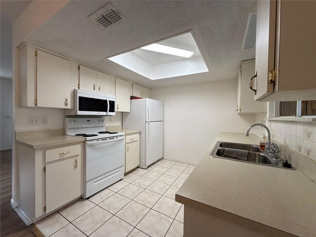 Building Photo - 8942 SW 109th Ln