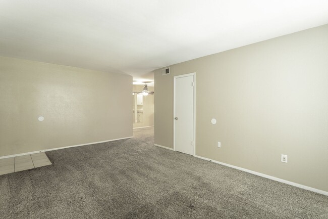 Building Photo - 1 bedroom 1 bath in Signal View