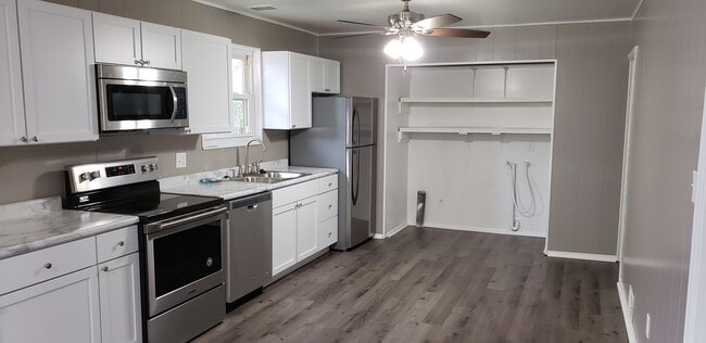 Building Photo - Great single family home!