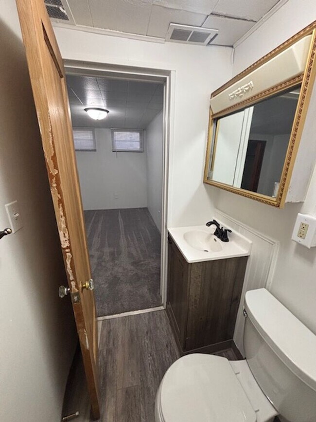 Building Photo - 419 W 5th Ave