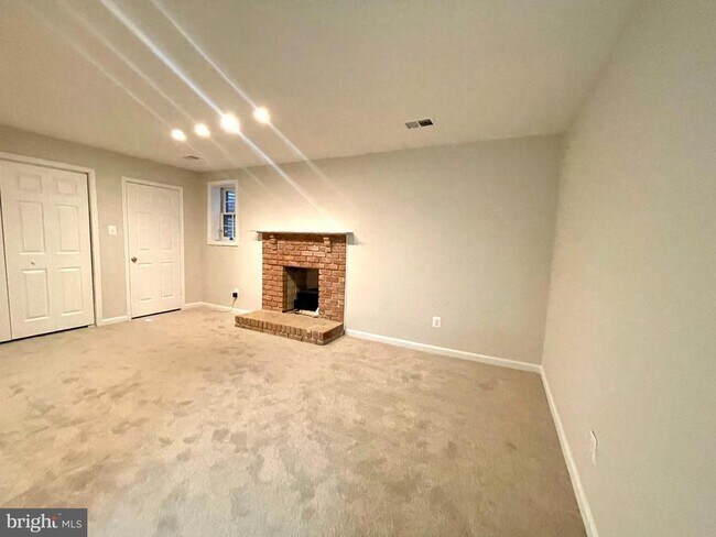 Building Photo - 7609 Dominion Dr