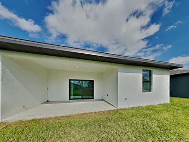 Building Photo - 3106 SE Santa Barbara Pl