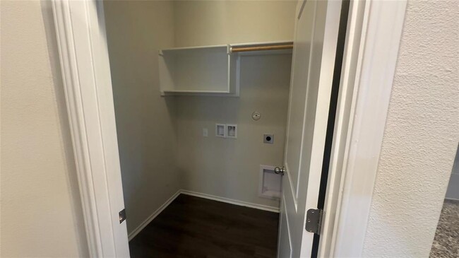 Building Photo - 129 Goldfinch Dr